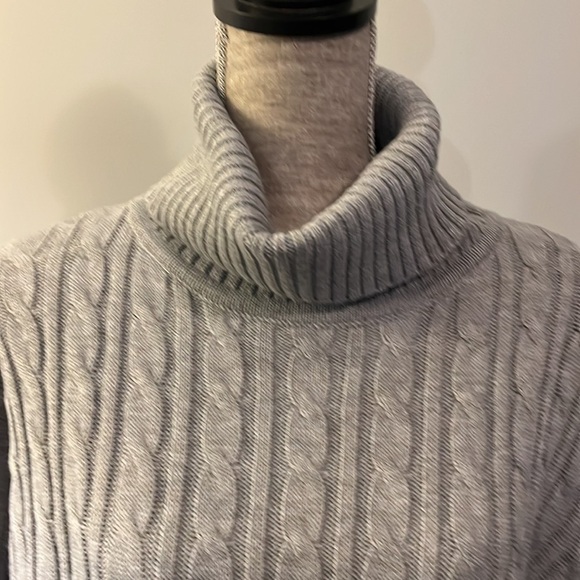 Story On cowl neck cropped cable knit sweater size M.  Excellent condition. - Picture 2 of 7